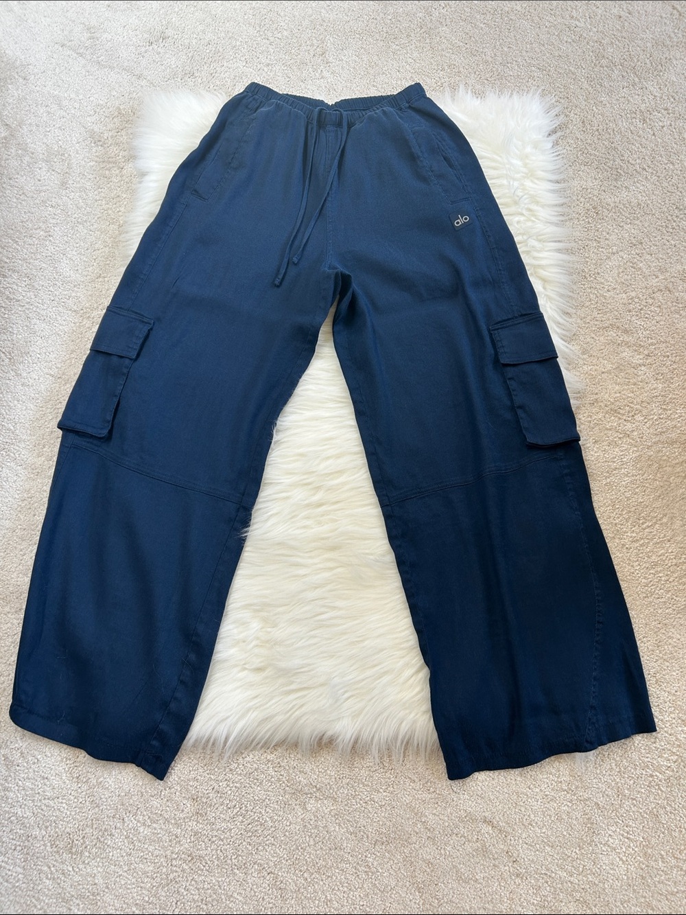 ALO Yoga The Linen Getaway Cargo Wide Leg Pant